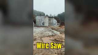 Rail-mounted wire saw for quarry mining