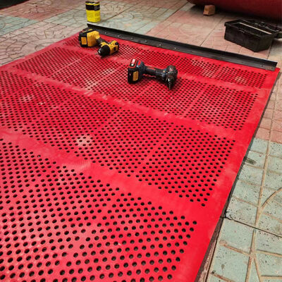 1m عرض 6mm سميكة غطاء الشاشة المطاطية التنظيف الذاتي مع ثقوب 3mm لفصل المواد الدقيقة