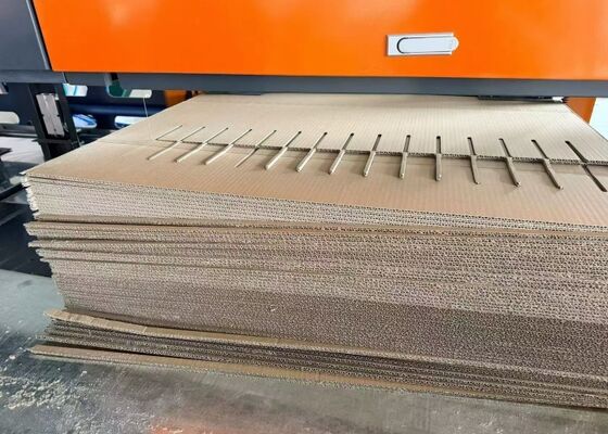 آلة قطع الأسلاك CNC للكرتون المضلع / خدش القطط