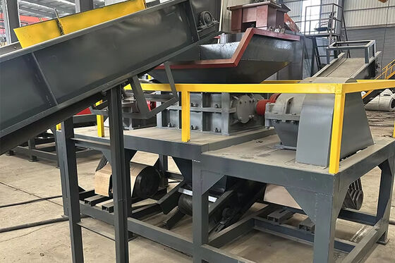 800-1500kg/h محطم الشعاع المزدوج للكتل البلاستيكية الصلبة