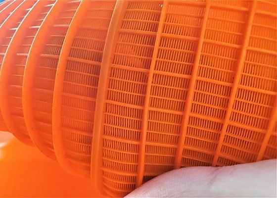 شبكة غربلة اهتزازية مثقبة من البولي يوريثين بسماكة 5 مم، مقاس 1040 × 700 مم، مقاومة للتآكل، كفاءة غربلة عالية